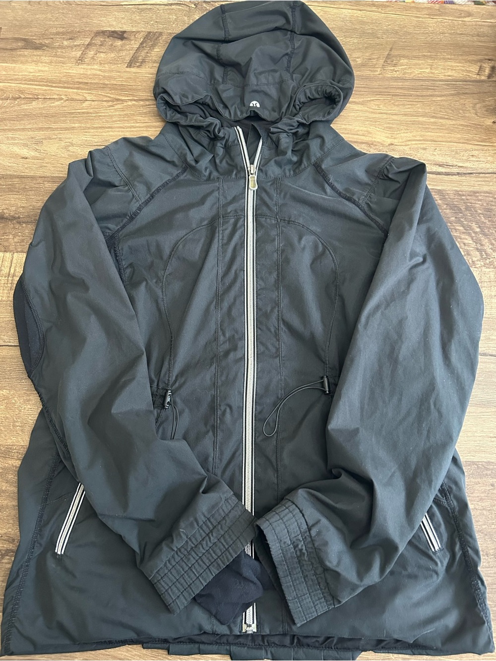 Lululemon Black Run: Rise & Shine Jacket - Size 6 - Pleated Hooded